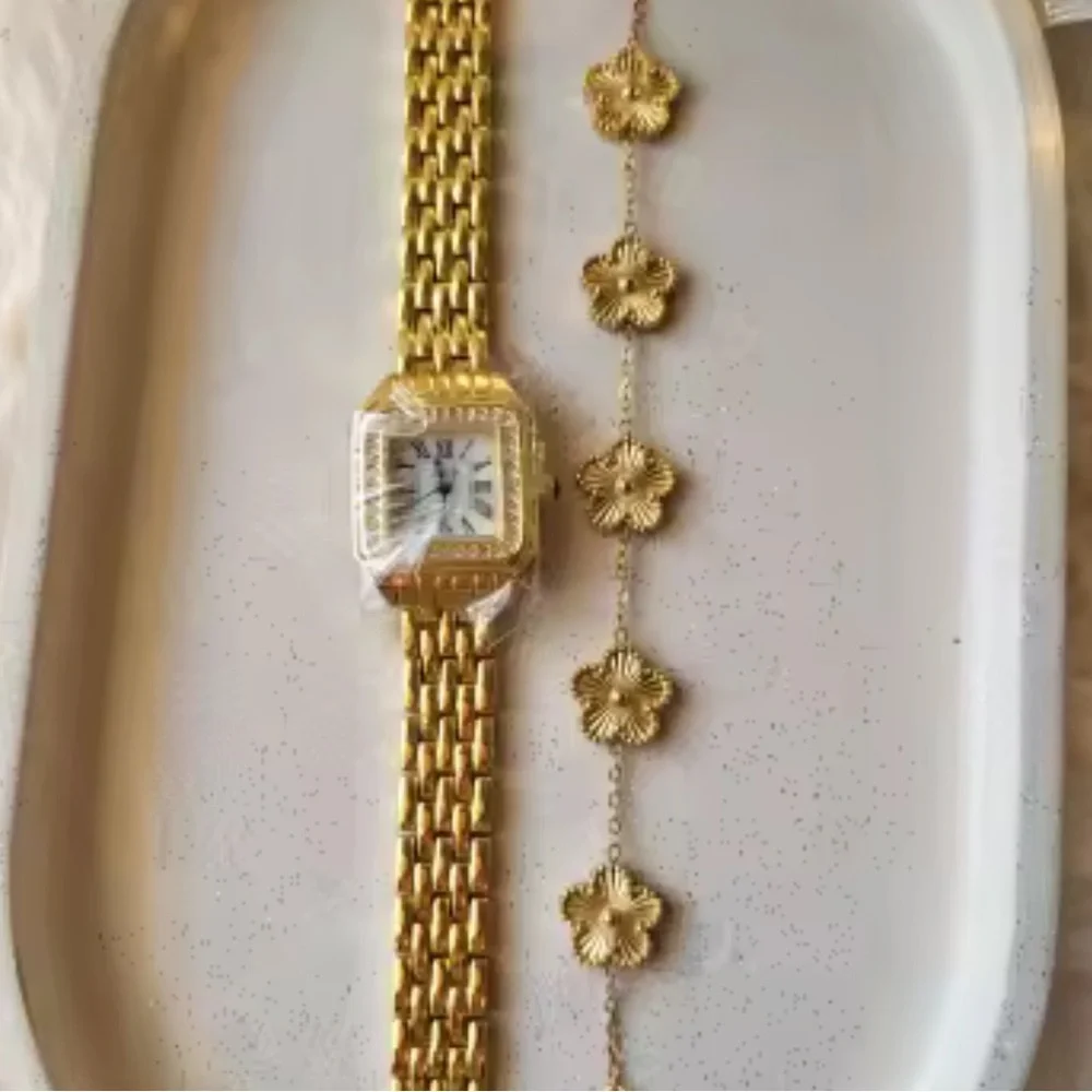 Panthere Elegant Gold Watch